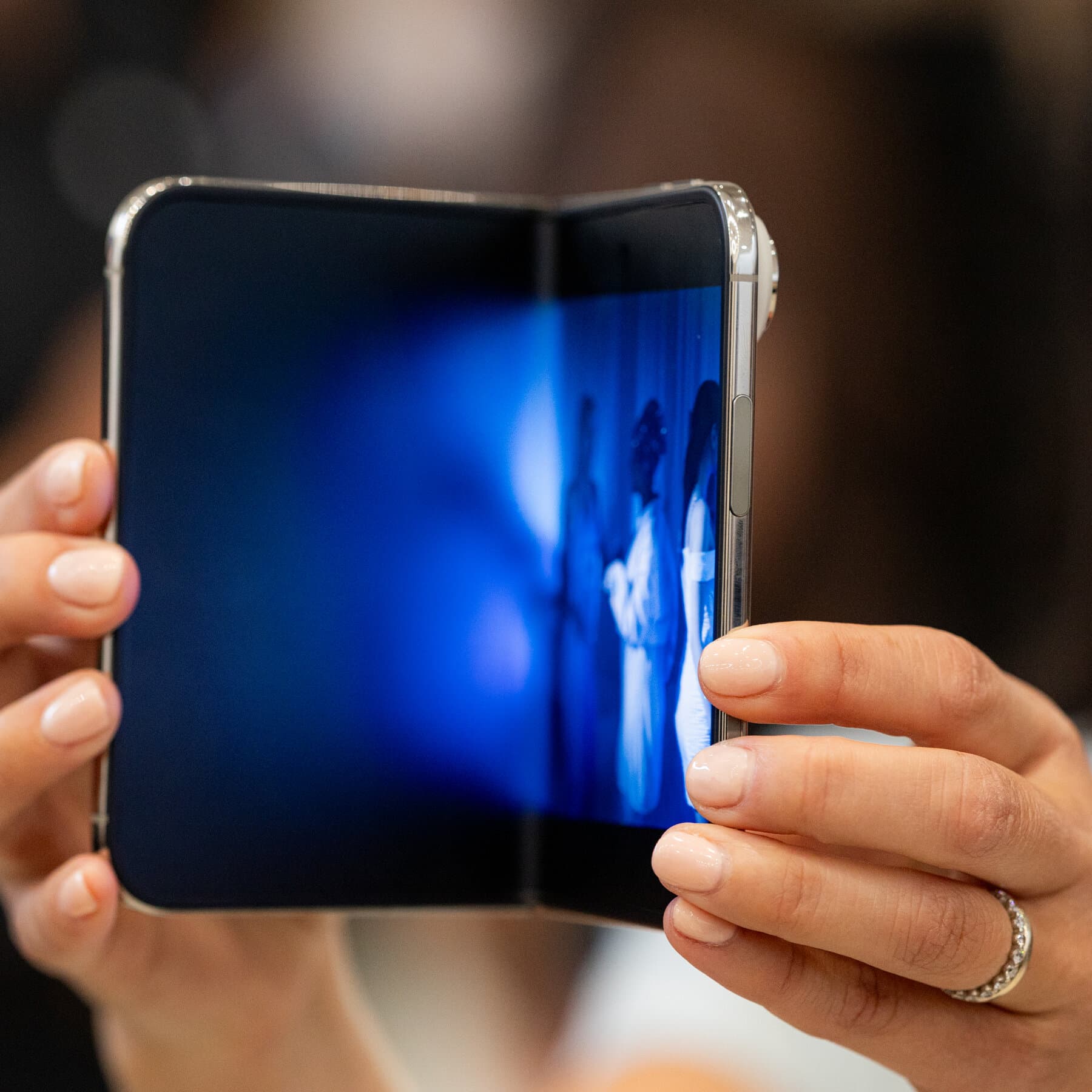 Foldable Phones Are Unpopular. Why Is Apple Selling One?